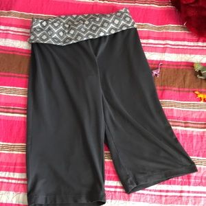 Danskin NOW Grey Capri yoga pant wide leg